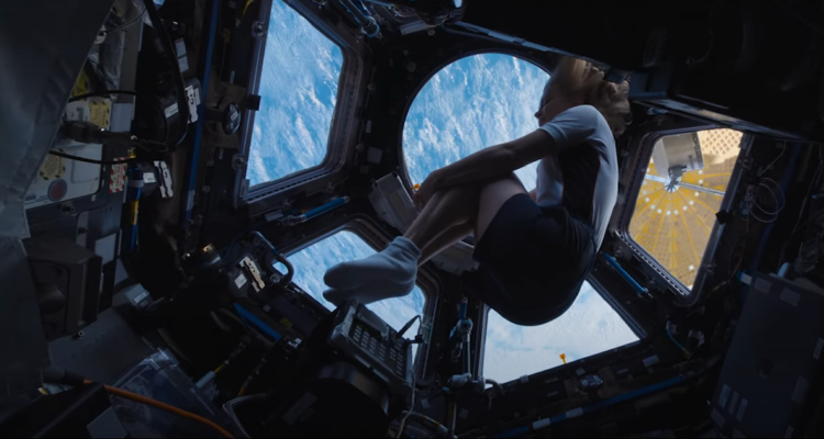 Una captura del tráiler de la película rusa “El Desafío”, la primera en rodarse en el espacio.