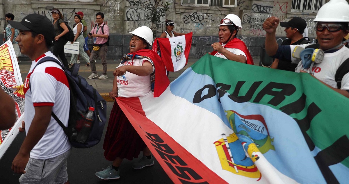 Desaparecen 5 militares arrastrados por un río en Perú: habrían estado huyendo de manifestantes