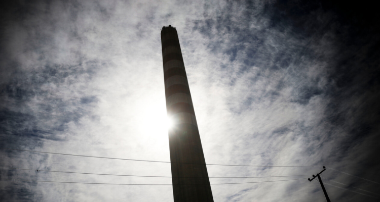 Pesquera denunciada por malos olores en Lota cambiará combustible para “optimizar” sus instalaciones