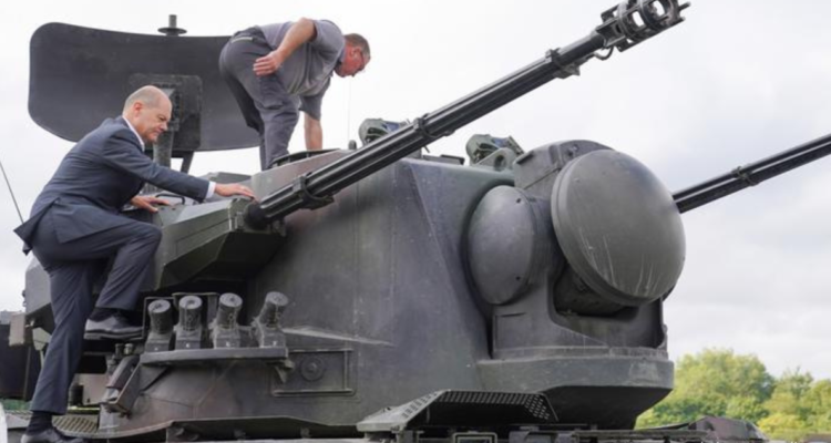 El canciller Scholz ha visitado las instalaciones de entrenamiento de la Bundeswehr para soldados ucranianos.