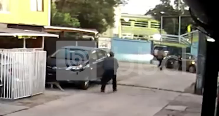 En prisión preventiva queda acusado de perpetrar portonazo contra profesora en Maipú: fue arrastrada