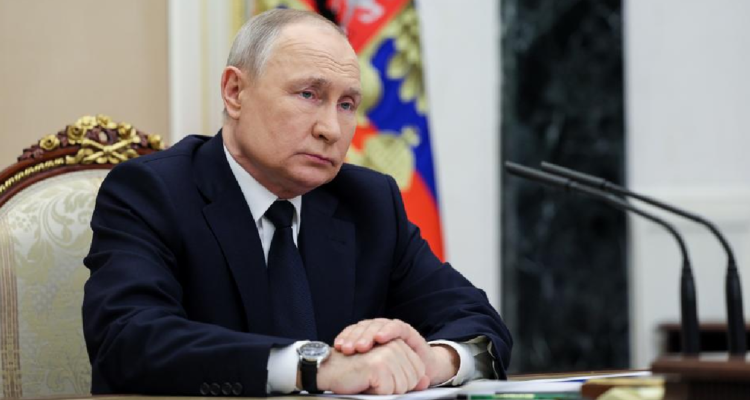 Putin acusa a la OTAN de querer crear un eje similar al de los regímenes fascistas