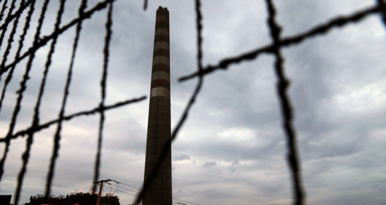Informan situación de alerta en Quintero por dióxido de azufre: personal del SMA fiscaliza Codelco