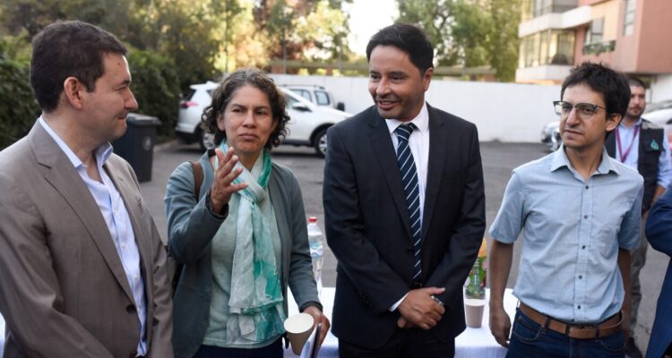 Comunas de la zona sur de la región Metropolitana firman acuerdo para reciclaje puerta a puerta