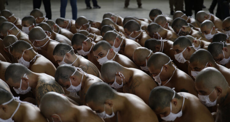 Régimen y mega cárceles de El Salvador, ¿pero en Chile Son situaciones distintas, no es comparable