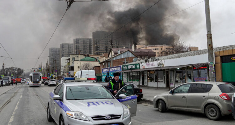 Reportan incendio en edificio del Servicio de Inteligencia de Rusia: un muerto y dos heridos