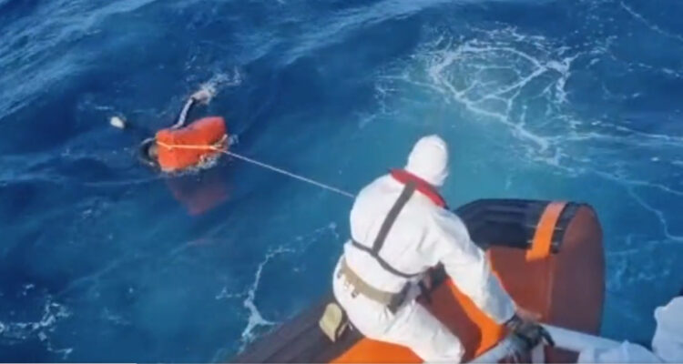 Rescatan en Italia a casi 40 migrantes tras naufragio en isla de Lampedusa