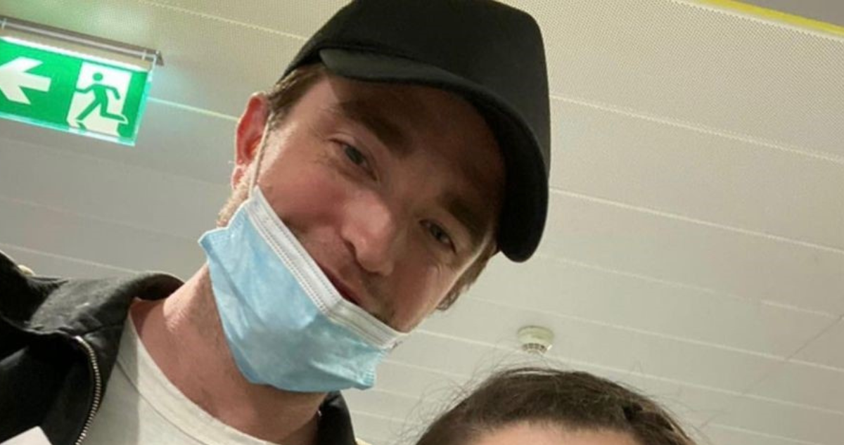 Robert Pattinson en aeropuerto