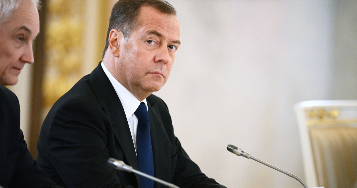 Si Ucrania intenta recuperar Crimea, Rusia usará armas nucleares, amenaza Medvédev