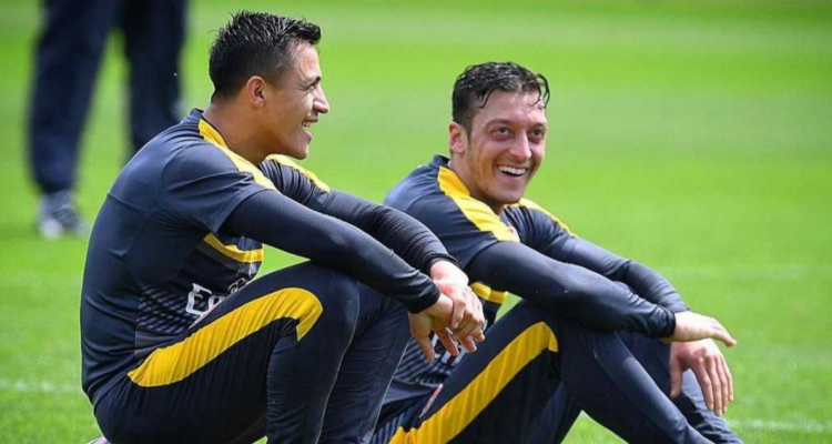 Alexis Sánchez despide a su amigo y dupla en Arsenal, Mezut Özil.