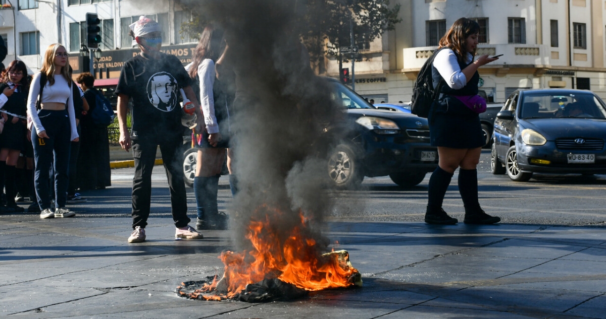 Incidentes con barricadas y molotov en distintos puntos de la capital por Día del Joven Combatiente