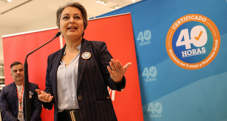Minstra del Trabajo en actividad por 40 horas laborales