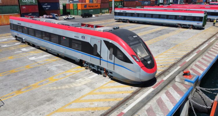 Llegan a Chile nuevos trenes para servicio Chillán-Estación Central