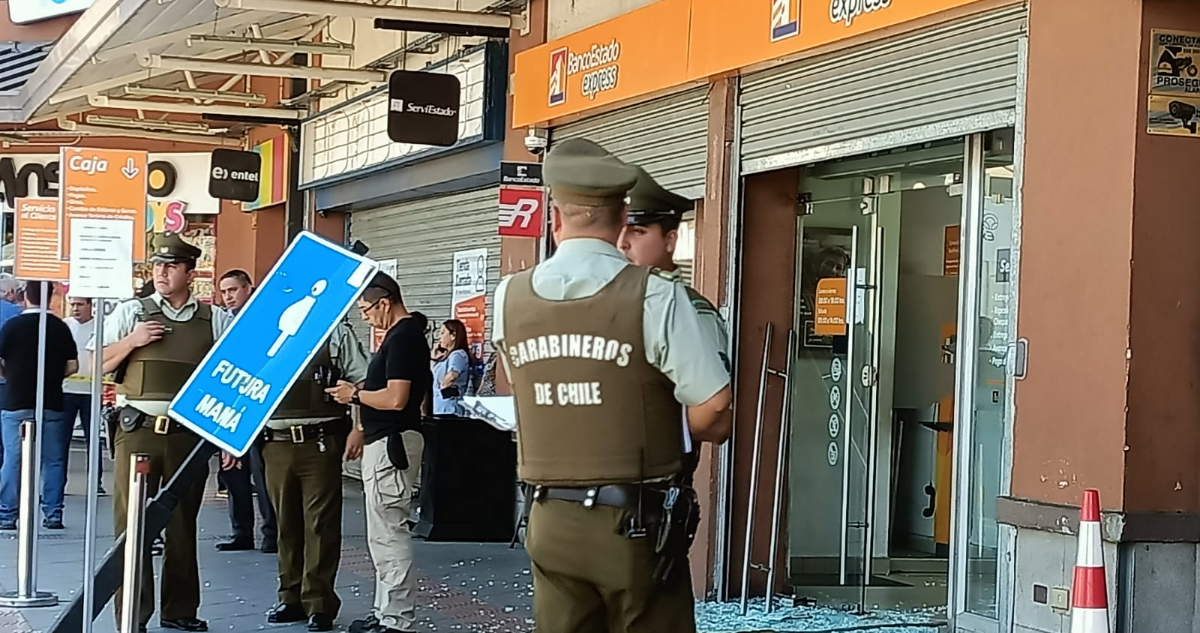 Grupo armado protagoniza violento asalto a ServiEstado en Maipú: Carabineros logró frustrarlo