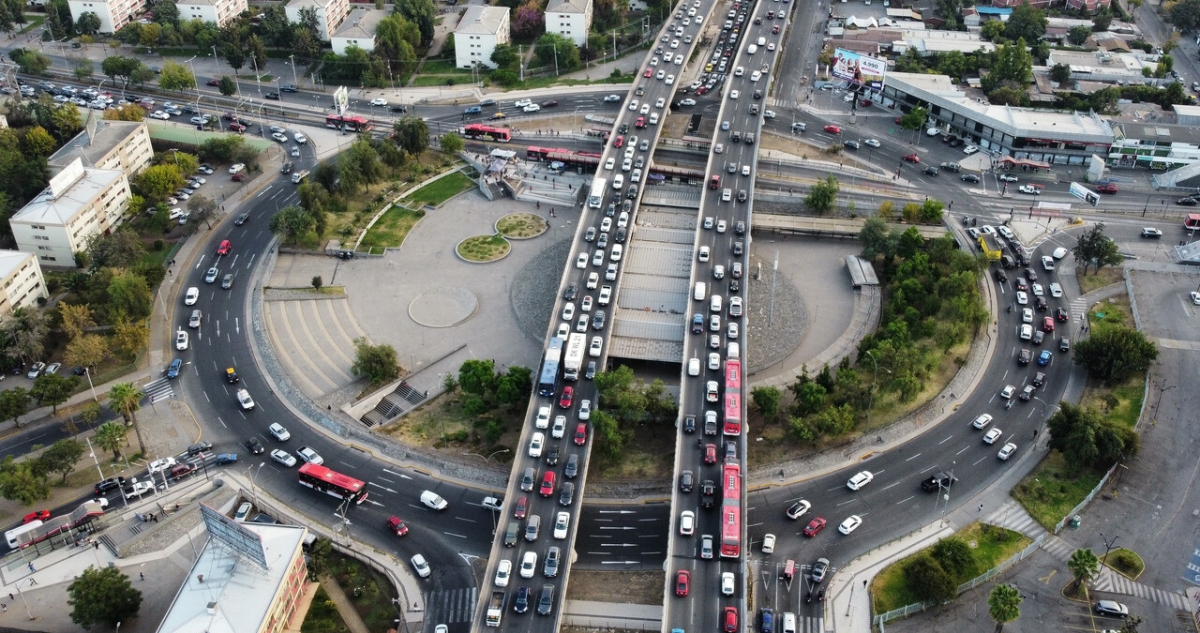 Hasta las 10 de la mañana se esperan complicaciones de tránsito en la RM por “Súper Lunes”