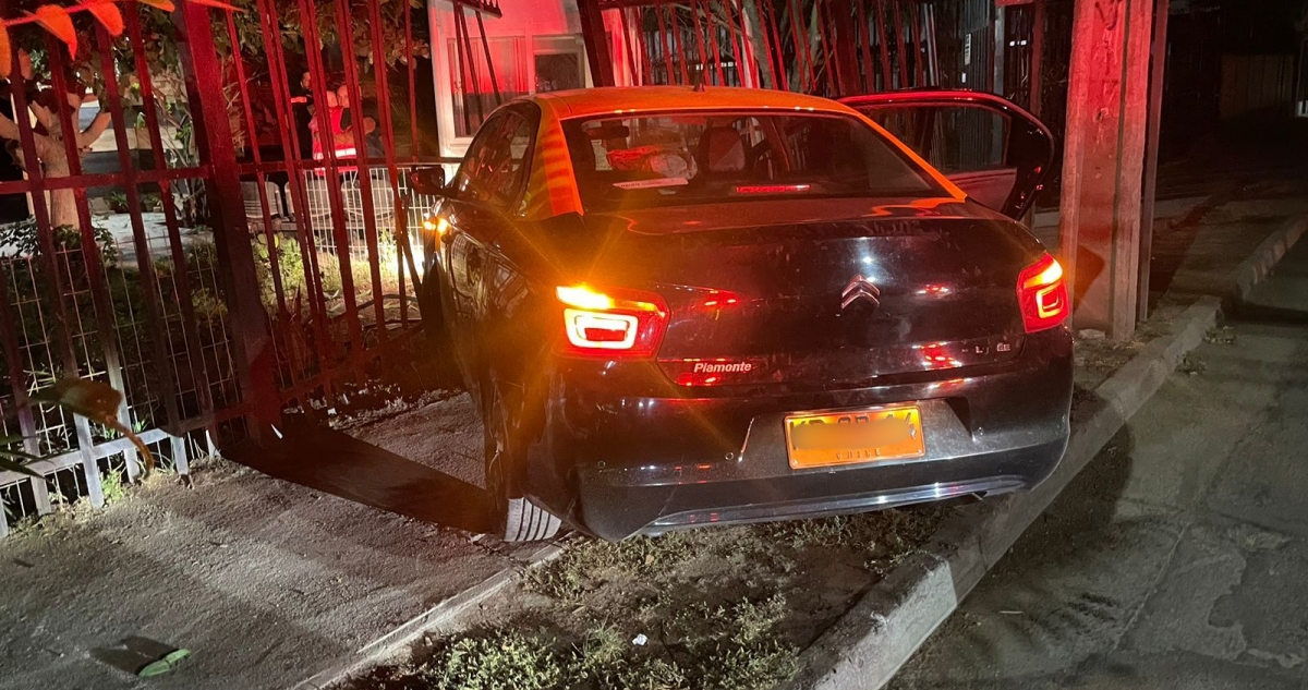 Tres detenidos en la RM tras persecución: andaban en taxi que usarían como barricada en incidentes