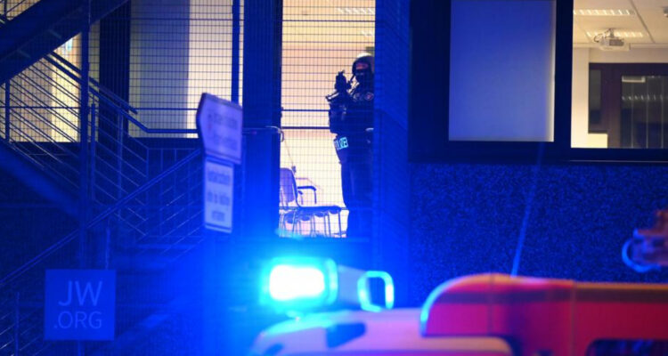 Tiroteo en Alemania: al menos 6 muertos y 30 heridos en iglesia de testigos de Jehová en Hamburgo