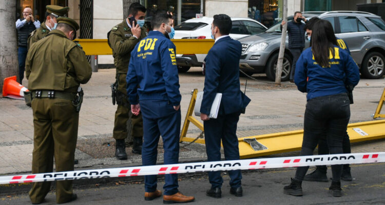 Hombre permanece en riesgo vital tras ser baleado en el cuello en La Cisterna: vecino habría disparado