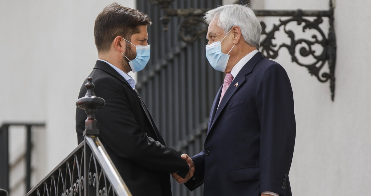 Presidentes Píñera y Boric, encargados del manejo de la covid-19 en Chile