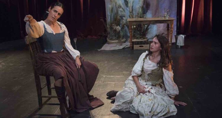 escena Tú no eres, hermana, un conejo corriendo desesperado por el campo chileno,