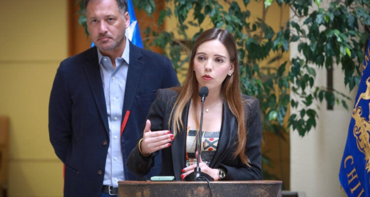 Oposición culpa a gobierno por asesinato de Carabinera y anuncian acusación contra Tohá