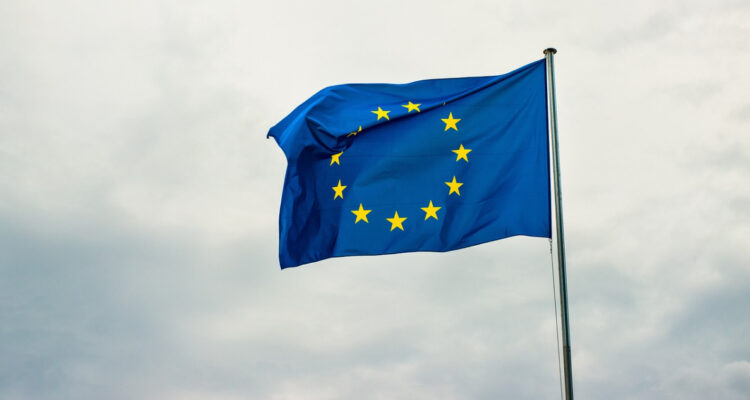 Vicepresidenta de la Comisión Europea visitará Chile y reitera que en su continente necesitan litio