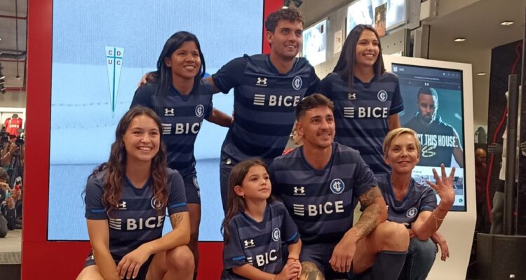 Universidad Católica estrenó su tercera camiseta 2023.