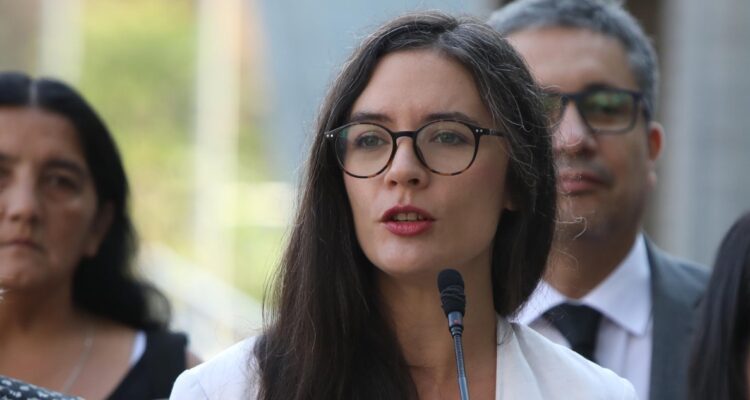 Vallejo por solicitud de ampliar estado de excepción a Valparaíso y RM