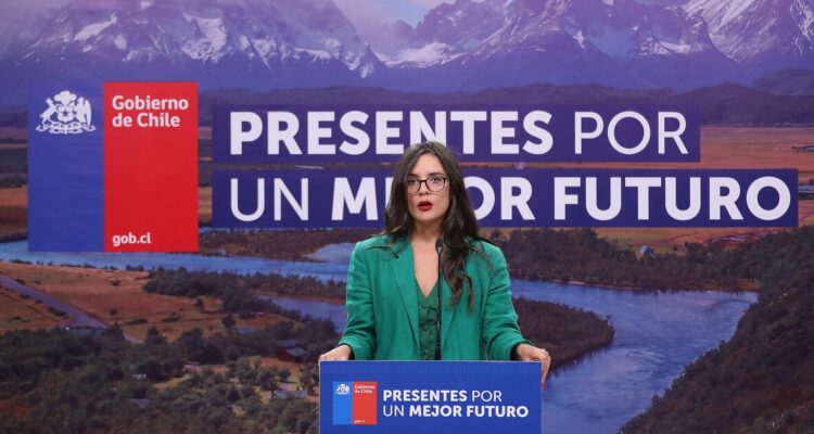 Camila Vallejo vuelve a mencionar reforma tributaria para proyectos por Carabineros