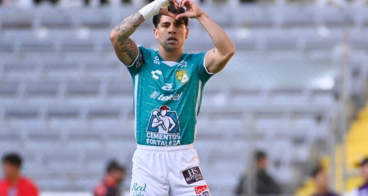 Víctor Dávila fue el héroe de León con golazo en México y llega prendido a La Roja