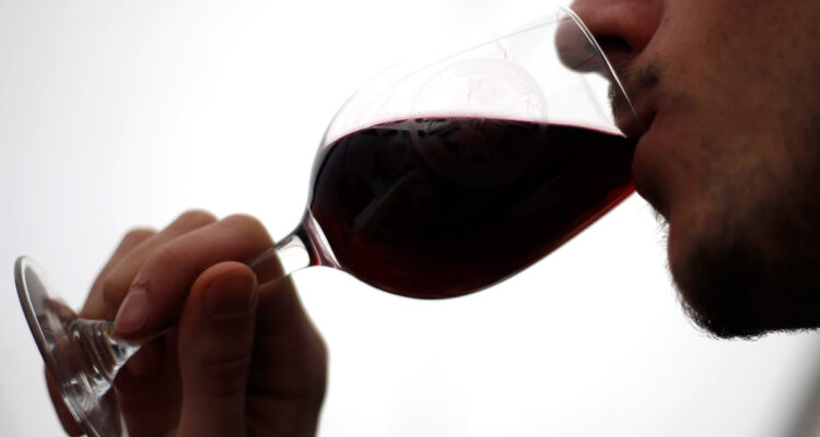 Stock de vinos en Chile aumentó 9,7% en 2022: Cabernet Sauvignon fue cepa con mayores volúmenes