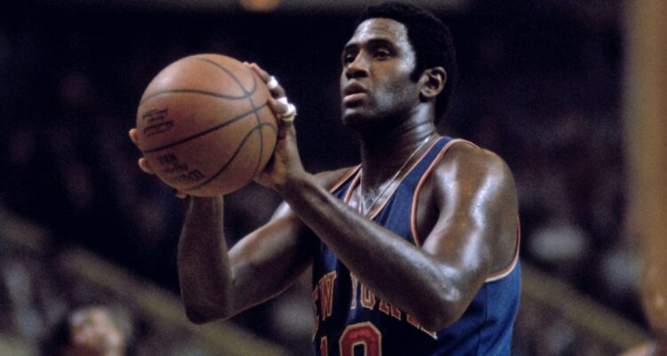 Willis Reed jugando por los Knicks de la NBA.