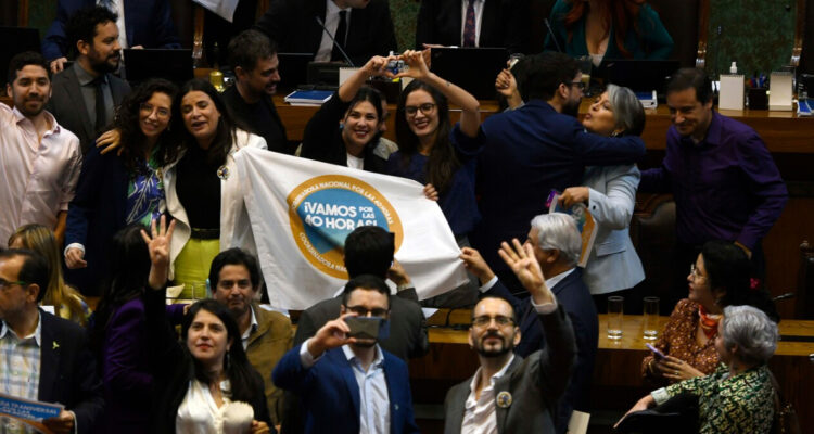 Chile tendrá jornada laboral de 40 horas tras histórica votación en la Cámara