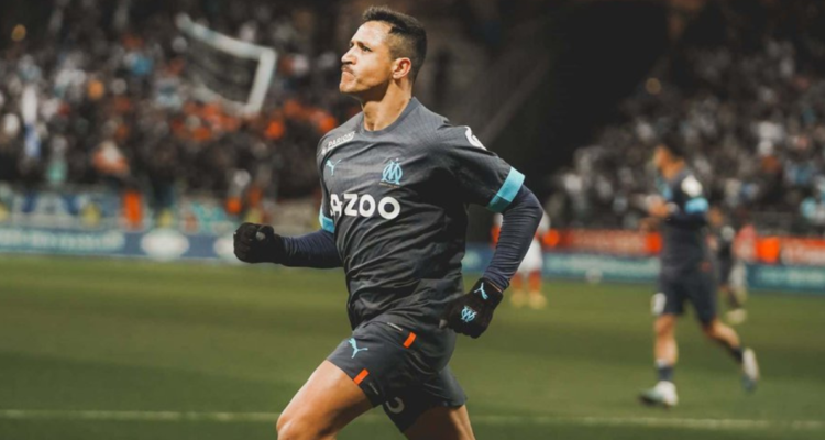 Aseguran que dos elencos se pelean el fichaje de Alexis Sánchez.