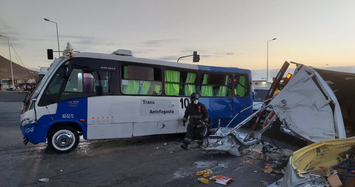 Triple colisión deja una docena de heridos en Avenida Salvador Allende de Antofagasta