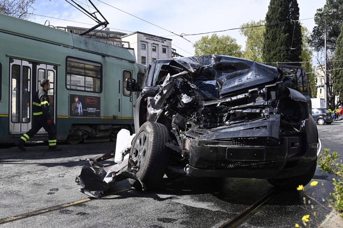 Crack de Lazio es arrollado por tranvía y derivado de urgencia al hospital.