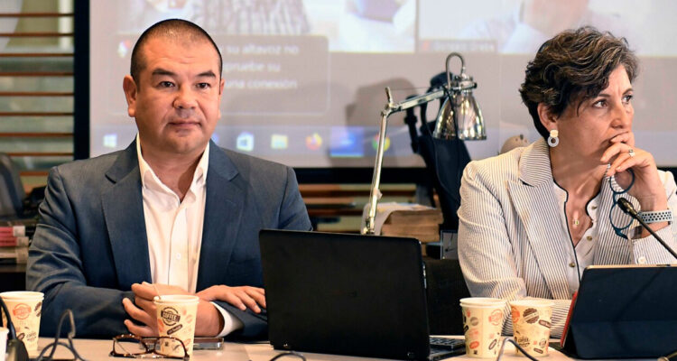 Duro round entre Ximena Aguilera y Víctor Torres en medio de tensiones por crisis de las isapres