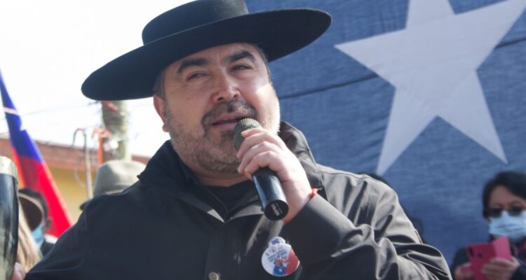 Arresto domiciliario total para alcalde de Ñiquén