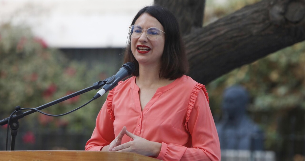 PDI concreta entrega voluntaria de computadores en Santiago en medio de caso exclínica Sierra Bella