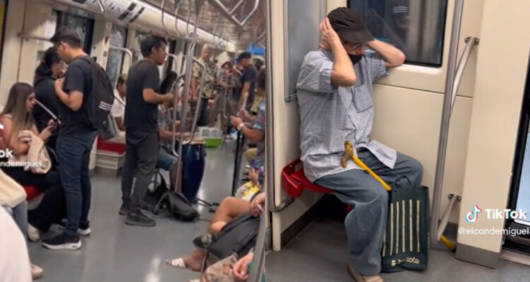 Anciano se tapa los oídos ante presencia de músicos en Metro de Santiago