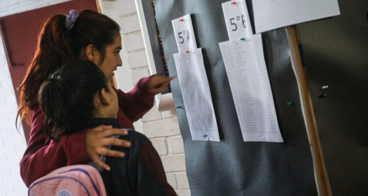 apoderada y alumna primer dia de clases