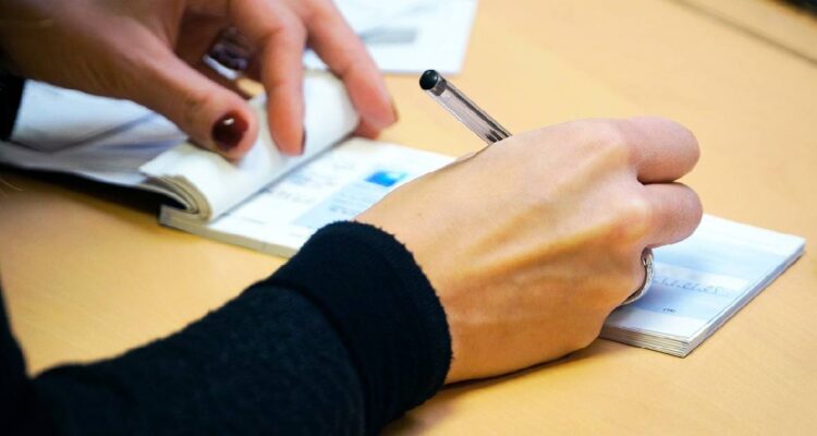 La Tesorería General de la República llama a las personas de La Araucanía a consultar sobre cheques vencidos