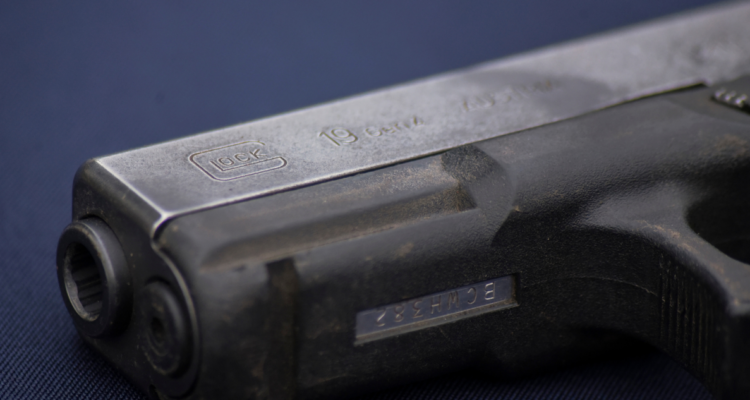 Violento asalto en Pudahuel: delincuentes apuñalaron a víctima y amenazaron a niña de 7 años con arma