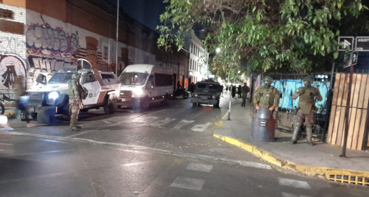 Sujetos disparan contra carabineros durante procedimiento en Barrio Brasil: hay 4 detenidos