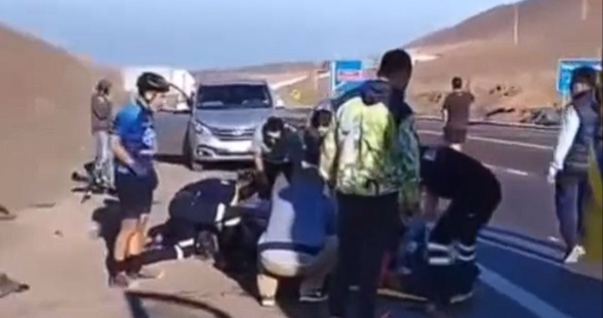 Hombre atropelló a dos ciclistas y se dio a la fuga en Antofagasta: uno falleció y el otro está grave