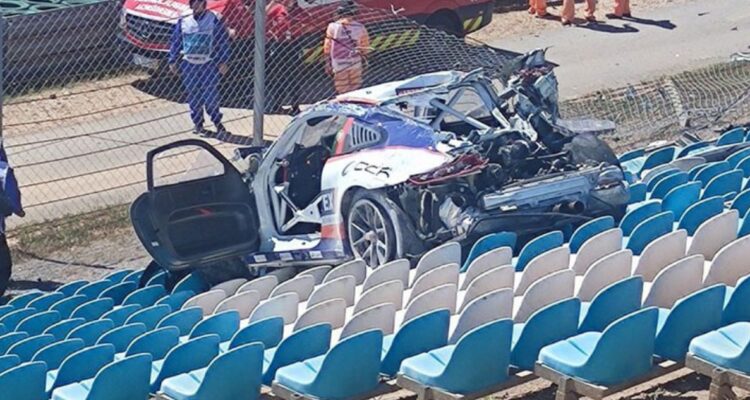 El piloto Alexandre Areia sufrió un espectacular accidente en Portimao.