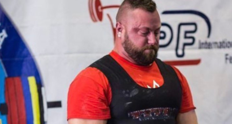 Avi Silberg desata el caos en competencia de halterofilia internacional.