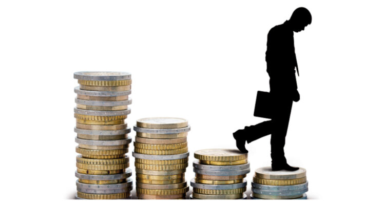 Bajan sueldos de los chilenos