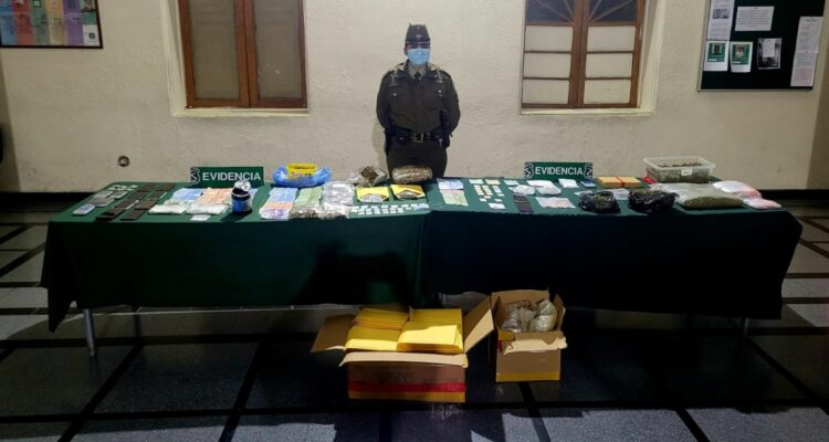 Cae banda que vendía droga en plena Plaza de Armas en Santiago: hasta tenían delivery