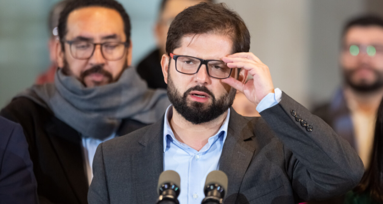 Boric por crisis de la basura en zona sur: Se están gastando de manera poco eficiente muchos recursos